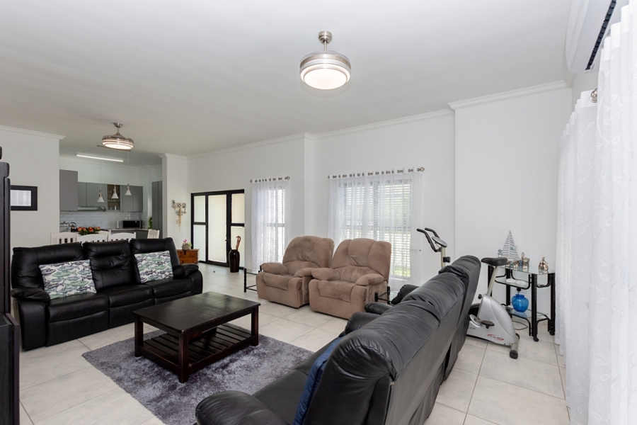 3 Bedroom Property for Sale in Sandy Point Western Cape